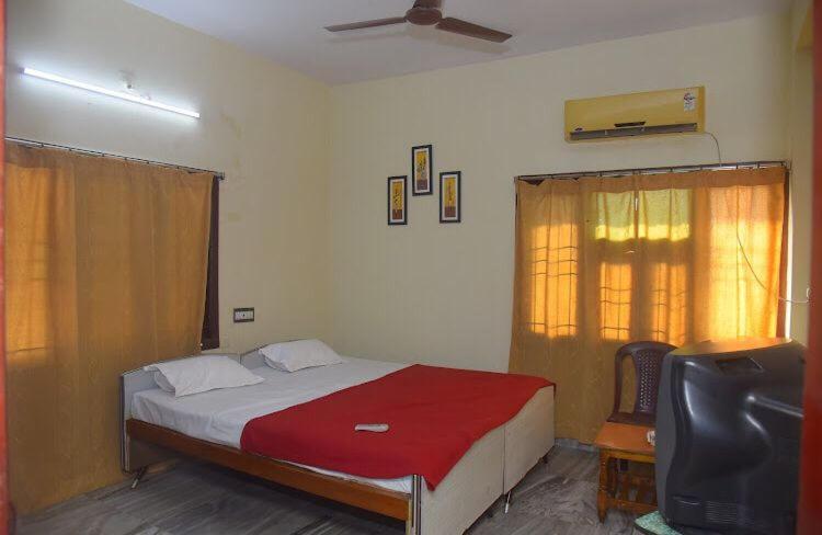 Padmavathi Family Guest House Visakhapatnam Bagian luar foto