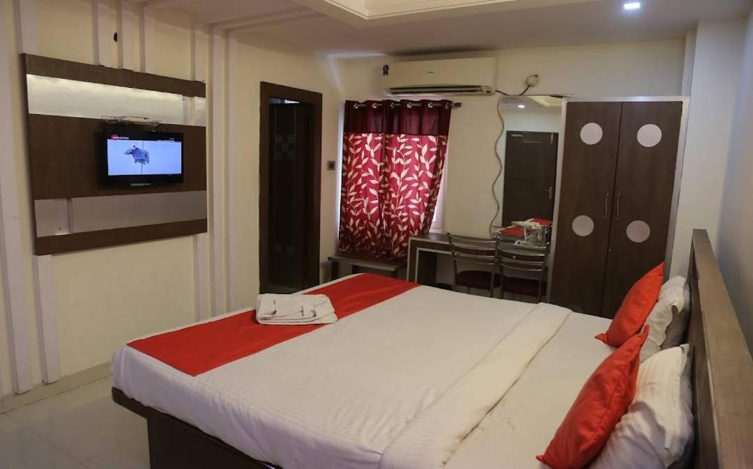 Padmavathi Family Guest House Visakhapatnam Bagian luar foto