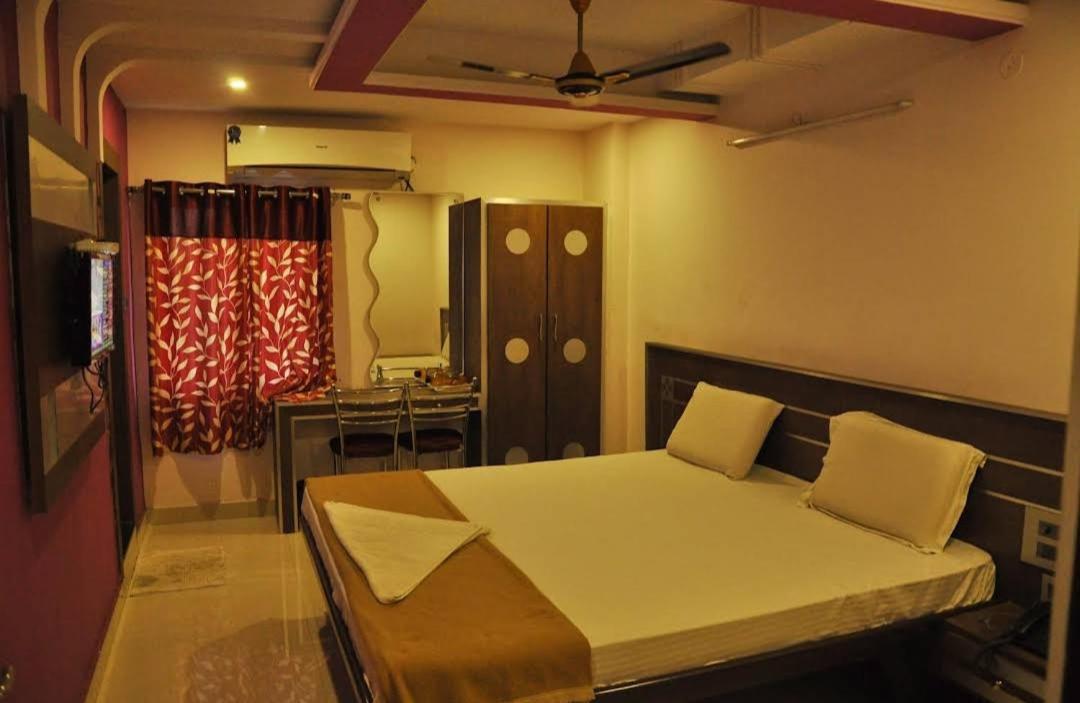 Padmavathi Family Guest House Visakhapatnam Bagian luar foto
